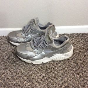 Women’s Nike shoes size 8